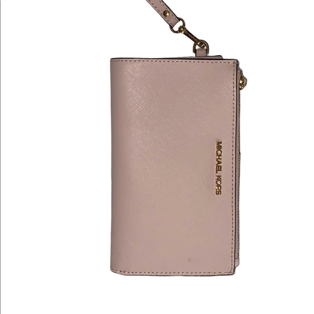 michael kors pink wristlet 💗